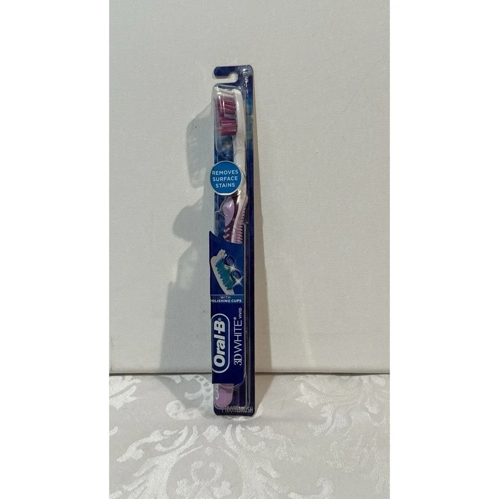 Oral-B 3D White Vivid REMOVES‎ SURFACE STAINS Soft Toothbrush